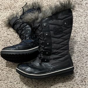 Sorel Women's Black Quilted Winter Boots